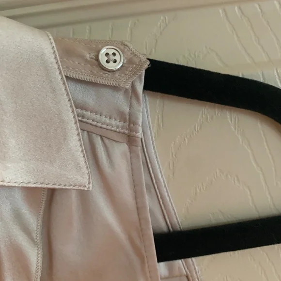 White House Black Market Tan Sleeveless Blouse sz 8 - Picture 4 of 8